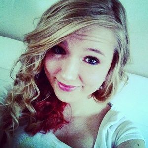 Meet your Posher, Hali