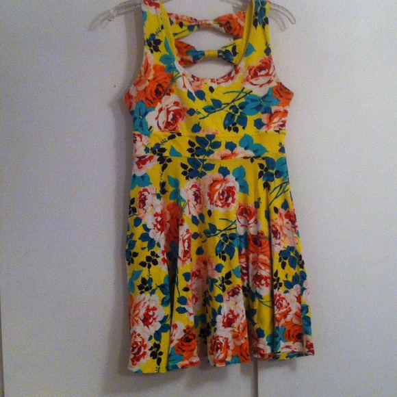 π₯SOOOLDπ₯πHP 11/10π Unique Floral Skater Dress - Picture 4 of 4