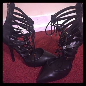 Black Steve Madden laced pumps
