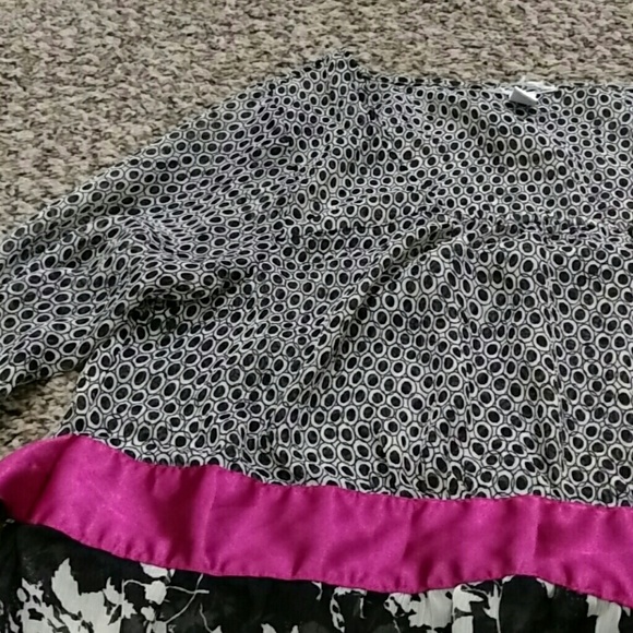 Flowy Blouse - Picture 2 of 3