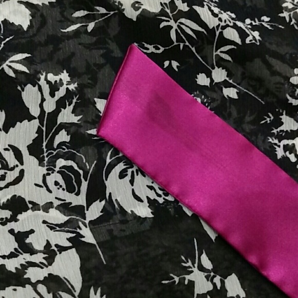 Flowy Blouse - Picture 3 of 3