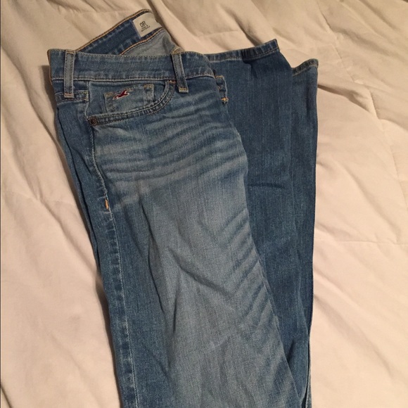 LIGHT WASH JEANS