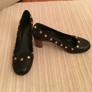 Tory Burch round toe black leather pumps; size 9