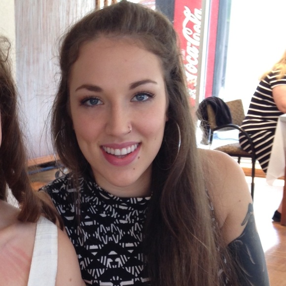 Meet your Posher, Simone - Picture 1 of 1