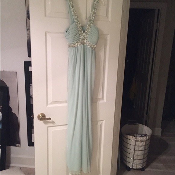 Formal beaded gown - Picture 1 of 4