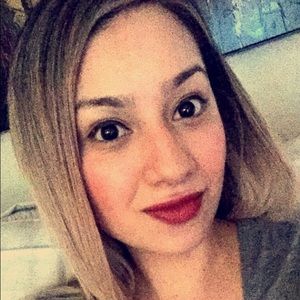 Meet your Posher, Adela