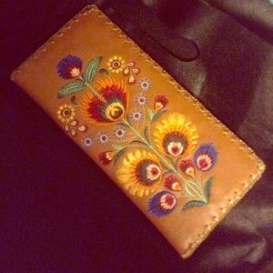 Embroidered flower wallet CLOSET CLEAAROUT