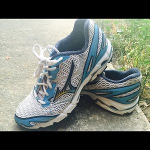 Mizuno running shoes