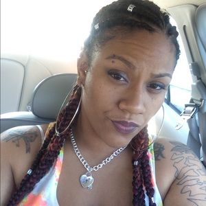 Meet your Posher, Shakira