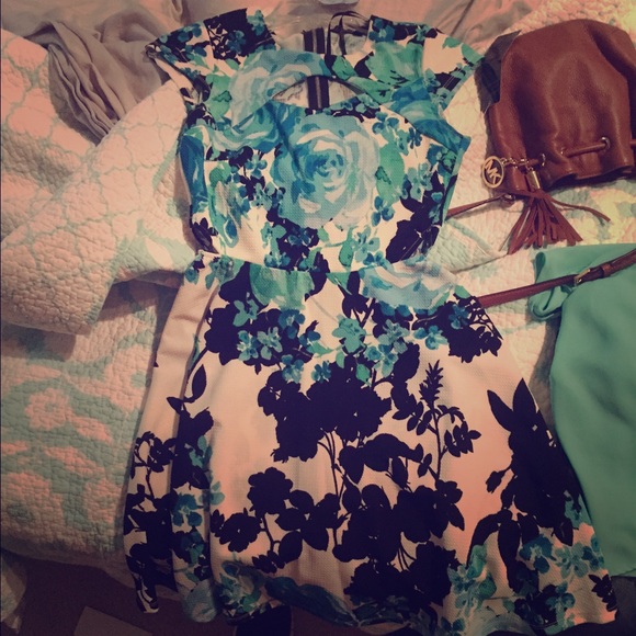 Never been worn not my style anymore