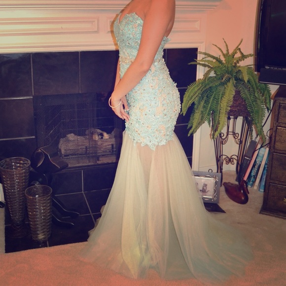 Wore once for prom need to get rid of it