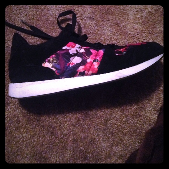 Tropical shoes