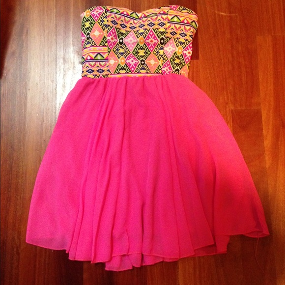 Pink Strapless Printed Dress!✨ - Picture 1 of 2