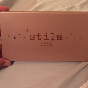 Stila in the light eyeshadow palette
