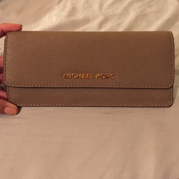 Michael Kors Jet Set Flat Leather Wallet