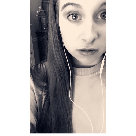 Meet your Seller🎀 - Picture 2 of 4