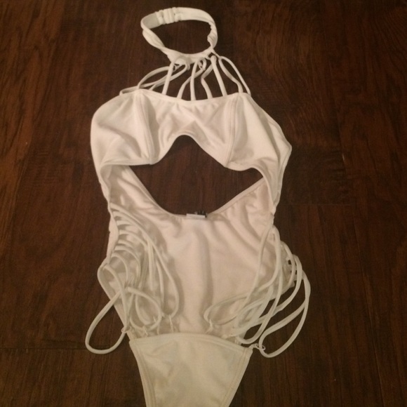 ✨SOLD✨Nasty gal Strappy Bikini Size M - Picture 2 of 4