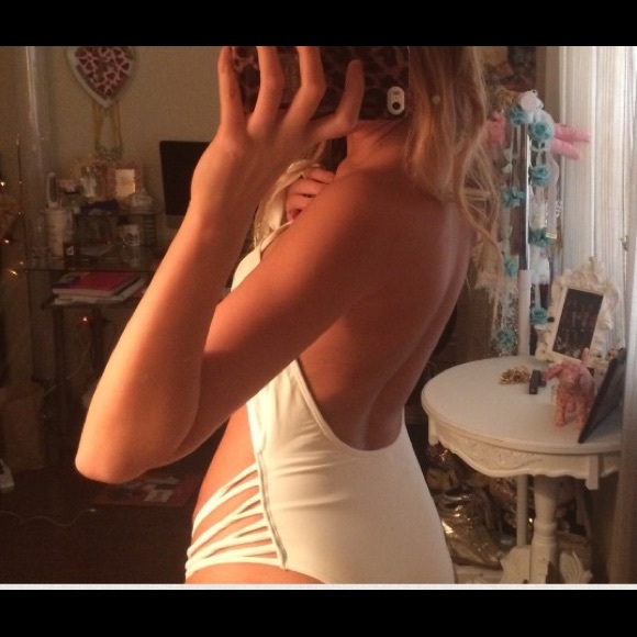 ✨SOLD✨Nasty gal Strappy Bikini Size M - Picture 4 of 4