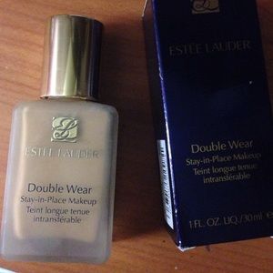 Estée Lauder Double Wear Foundation in Rattan