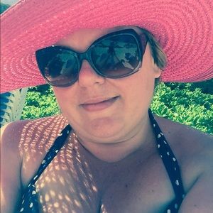 Meet your Posher, Elise