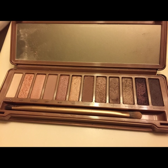 Naked 3 eye shadow