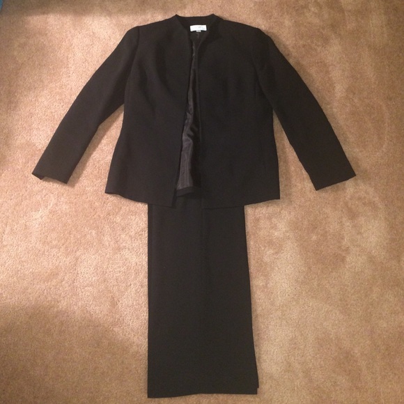 Size 12 Black Buttonless Jacket Suit by Le Suit