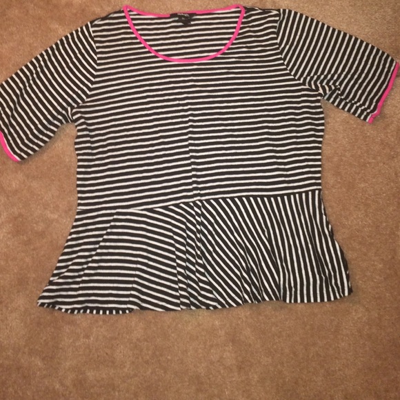 Size 2X Black & White with a touch of pink peplum