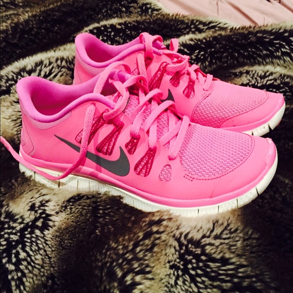 Nike Shoes - Pink ladies Nike 5.0