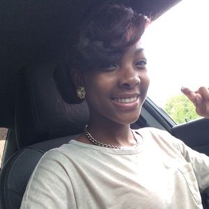 Meet your Posher, Mikayla