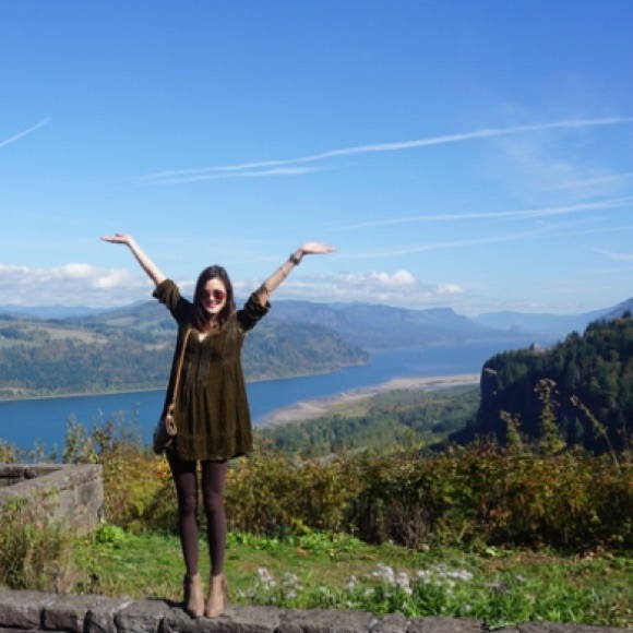 Meet your Posher, Rebekah - Picture 3 of 3