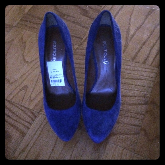 BRAND NEW! NEVER WORN! Boutique 9 Royal blue pumps