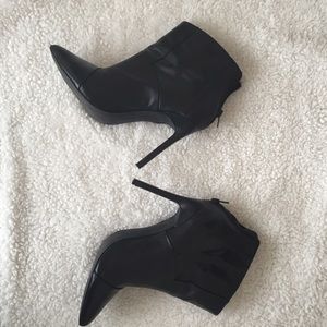 SALE Black pointy toe leather ankle booties