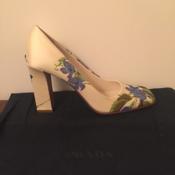 Prada silk pump, size 7.5