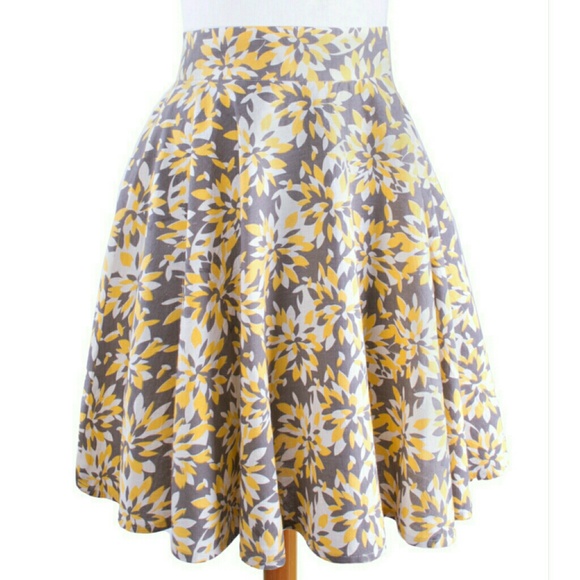 {HP}πMata Tradersπ Study Abroad Skirt - Yellow - Picture 2 of 5