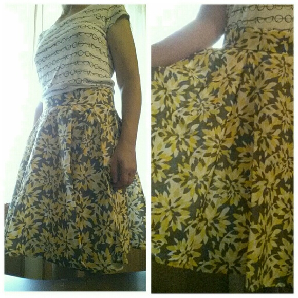 {HP}πMata Tradersπ Study Abroad Skirt - Yellow - Picture 4 of 5
