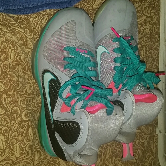 Labron James - Picture 2 of 4