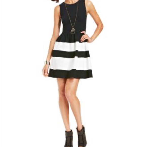❌SOLD❌Bar III fit and flare striped dresss