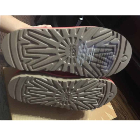 Classic Short Coral Uggs - Picture 4 of 4