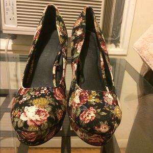 Forever 21 floral pumps
