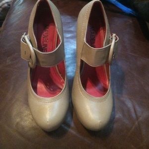 Madeline girl nude heels