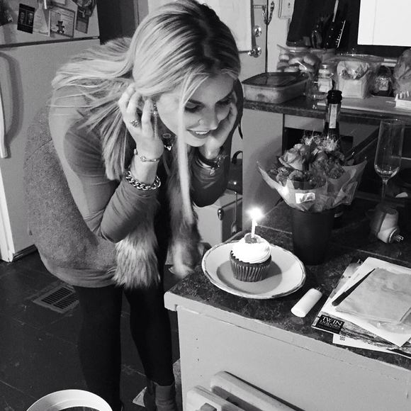 Meet your Posher, Mel - Picture 1 of 1