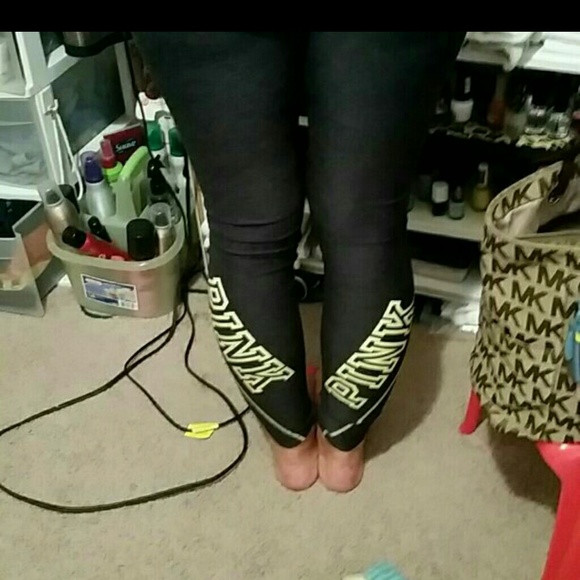 *SOLD ON MERC* VS PINK Ult Yoga Leggings Sz S