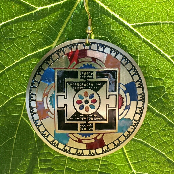 {HP}📘Mata Traders📘 Mandala Earrings - Picture 2 of 3