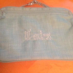 Thirty-one little extras zipper pouch for totes