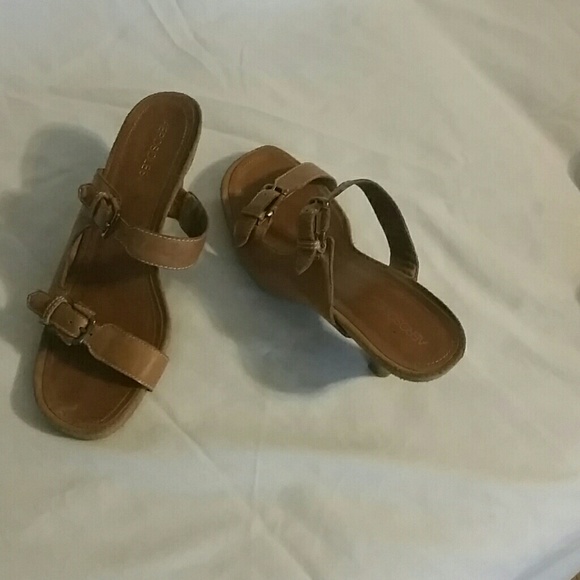 Aerosols size 11 very nice used condition