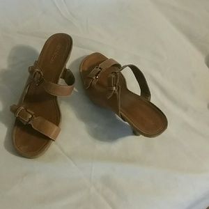 Aerosols size 11 very nice used condition