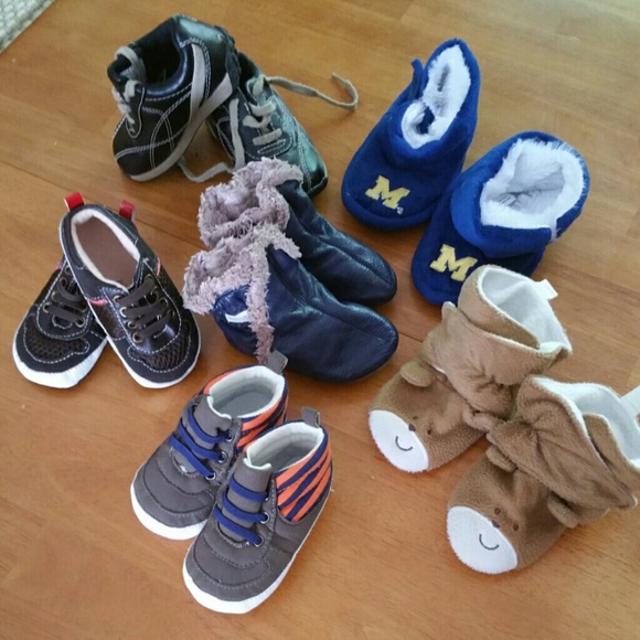 6 pr. Baby boy booties, shoes, robeez 6-12 months