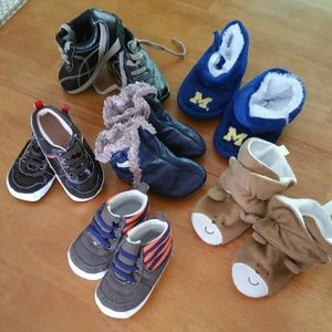 6 pr. Baby boy booties, shoes, robeez 6-12 months