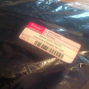 Brand new in package Deluxe Cinch Top Lid in Navy