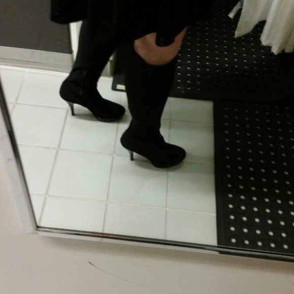 Kenneth Cole "Unlisted" Boots - Picture 2 of 4